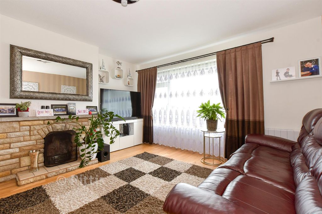 Property photo 2 of 10 Lounge