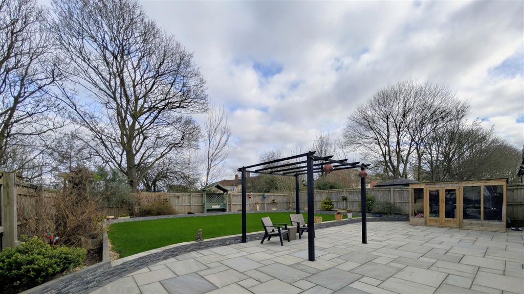 Property photo 3 of 26