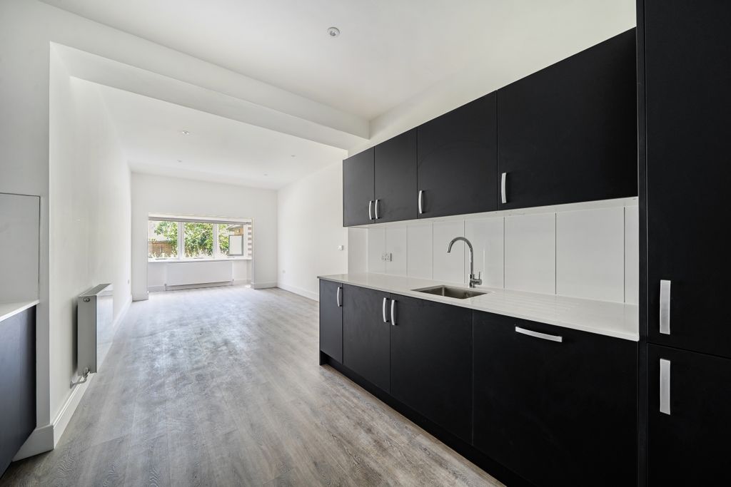Property photo 1 of 11 1484609-6-6A3E847...