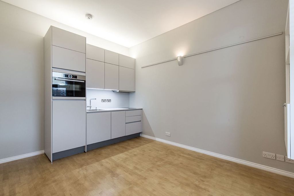 Property photo 1 of 13 Living_Room