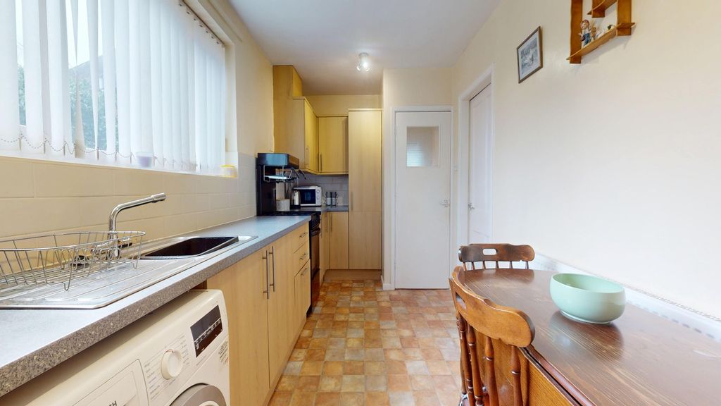 Property photo 2 of 17 4937653