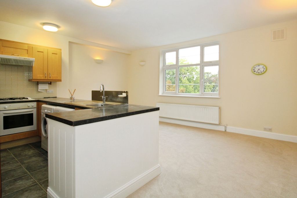 Property photo 2 of 10 Reception/Kitchen
