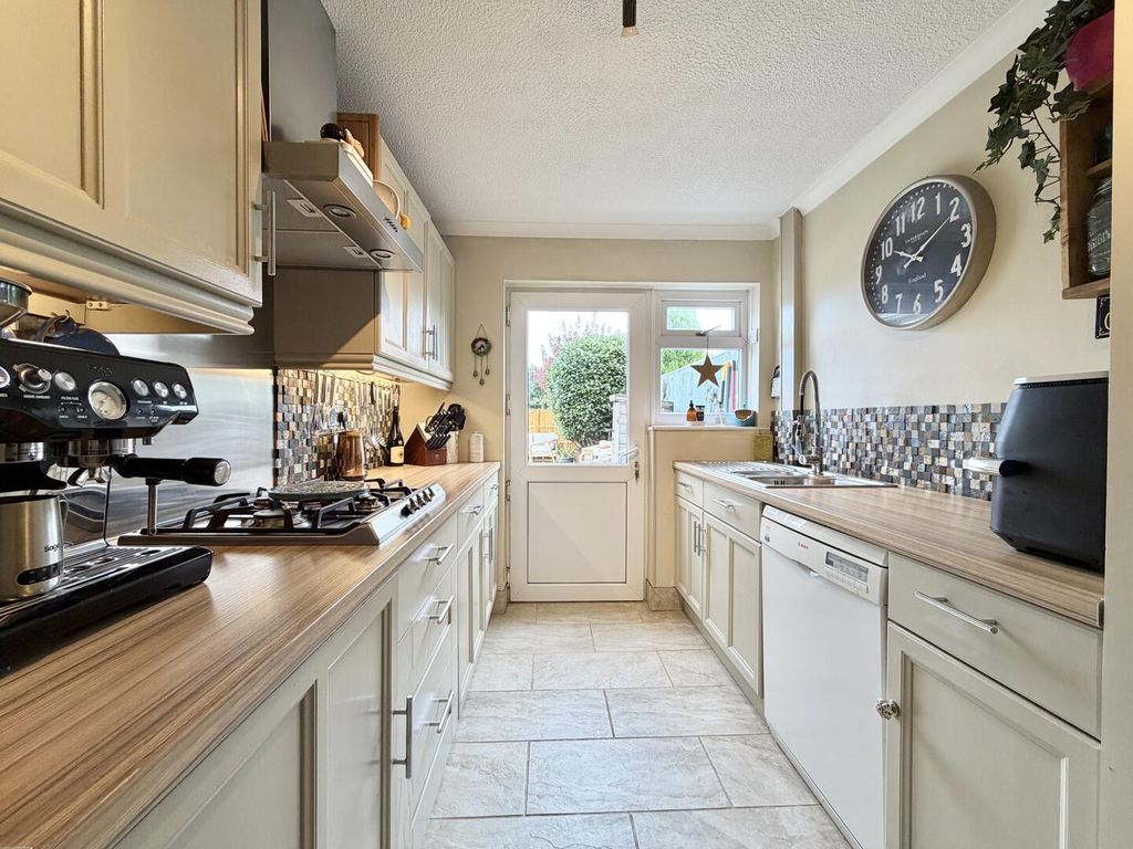 Property photo 3 of 30 Kitchen