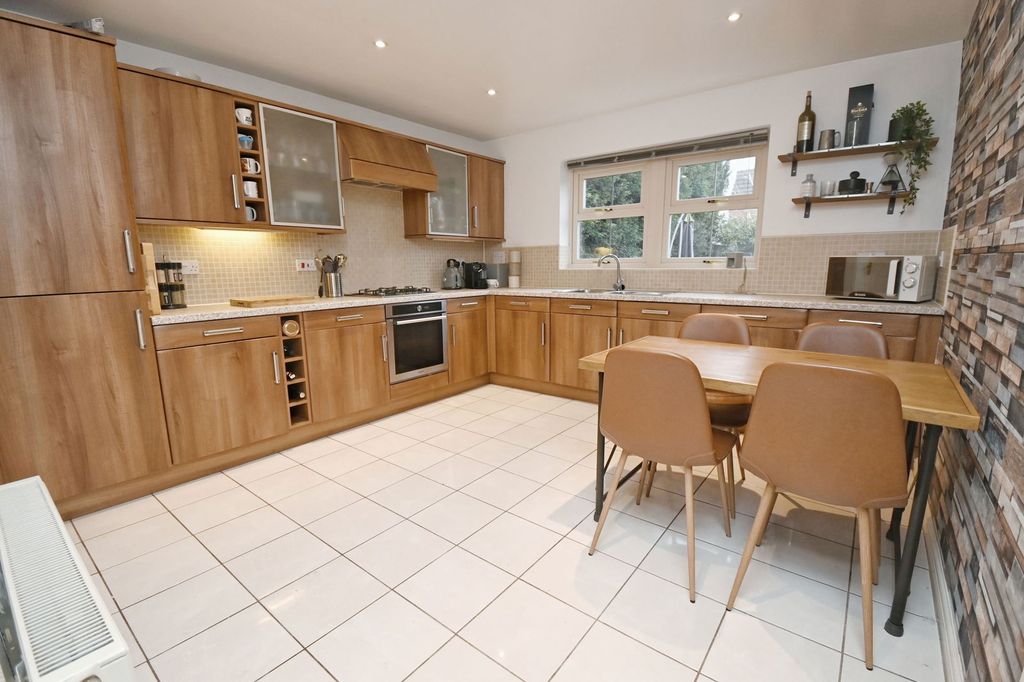 Property photo 3 of 25