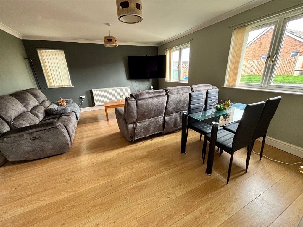 Property photo 2 of 21 Picture No. 16