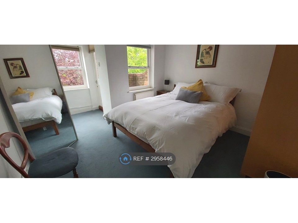 Property photo 3 of 9 Main Bedroom