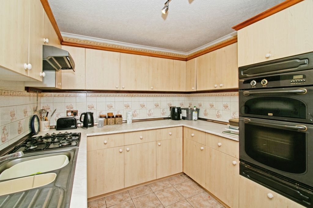 Property photo 3 of 15 Kitchen