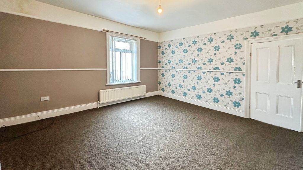 Property photo 3 of 10 Picture No. 05