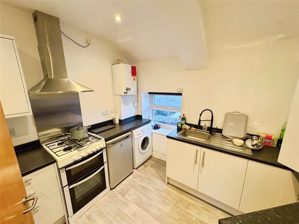 Property photo 3 of 6 Kitchen