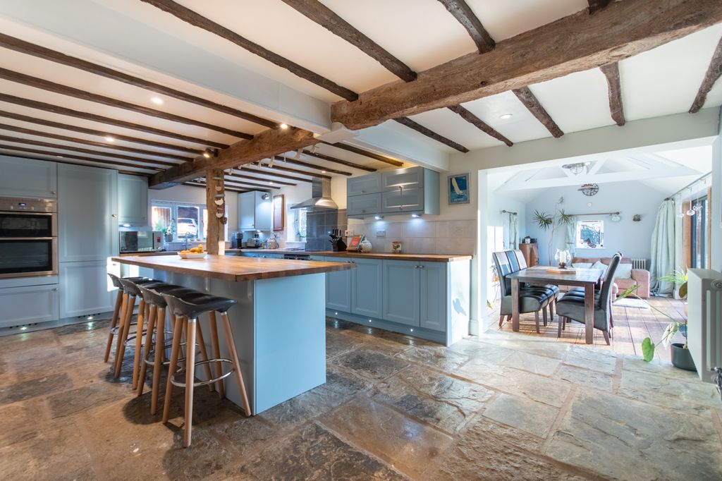 Property photo 3 of 14