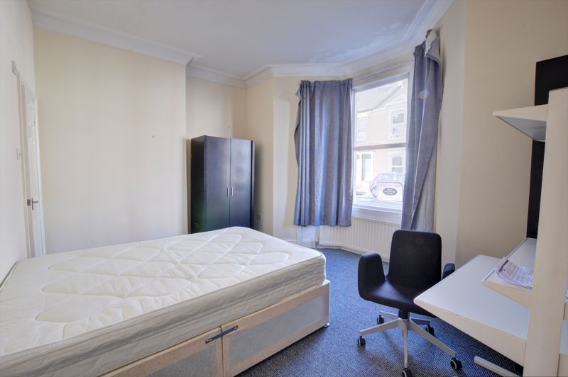 Property photo 3 of 8 Photo 1