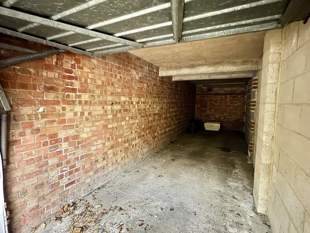 Property photo 2 of 4 Garage