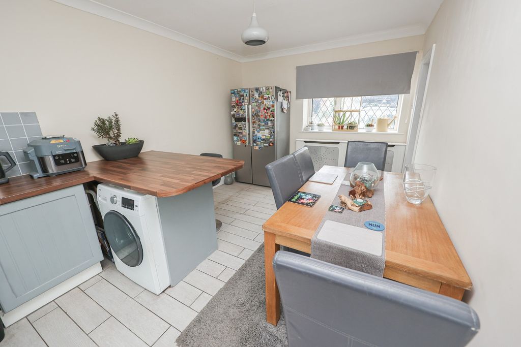 Property photo 3 of 20 4273604