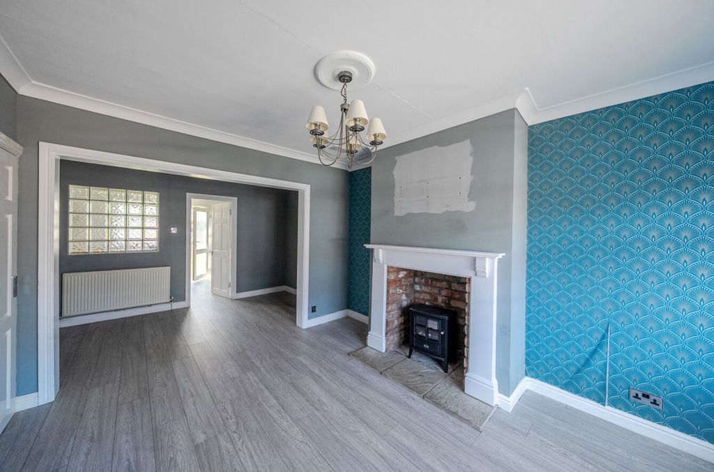 Property photo 3 of 13 12-6821F358Ebb12-...