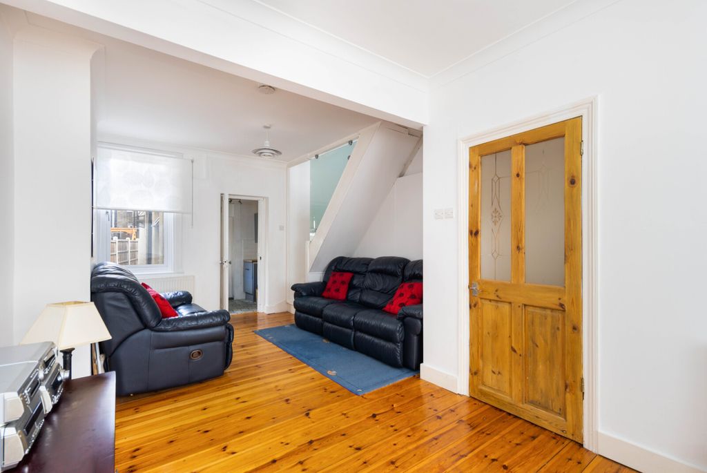 Property photo 3 of 9 Picture No. 10