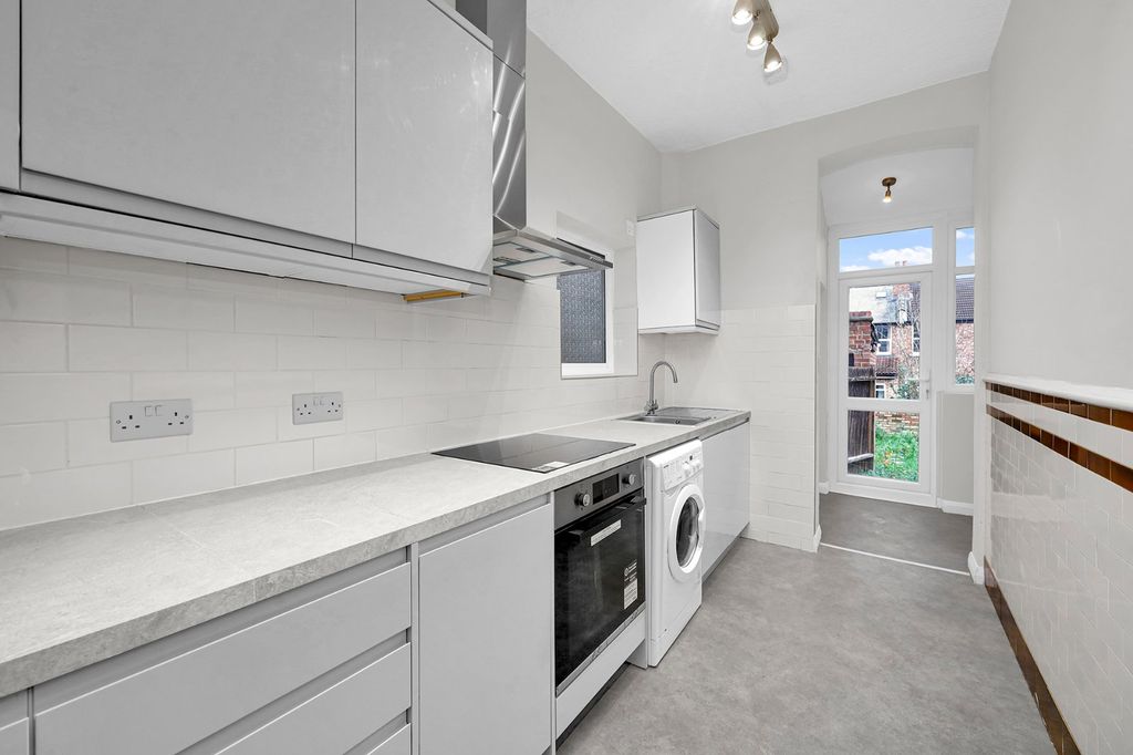 Property photo 2 of 14 Picture No. 21