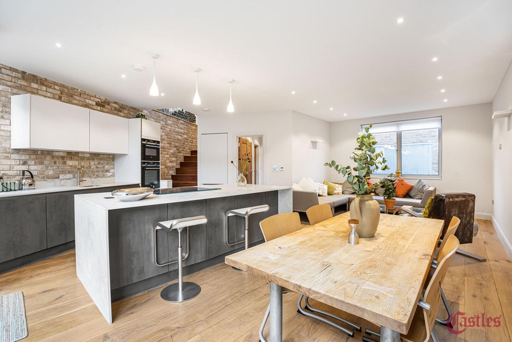 Property photo 1 of 20 Kitchen