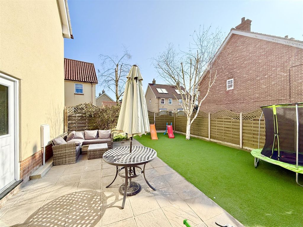 Property photo 2 of 21 Garden