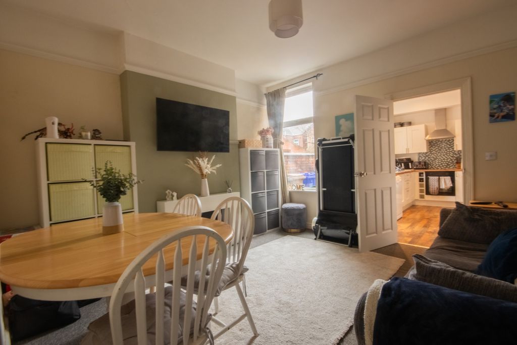 Property photo 3 of 15 Diningroom