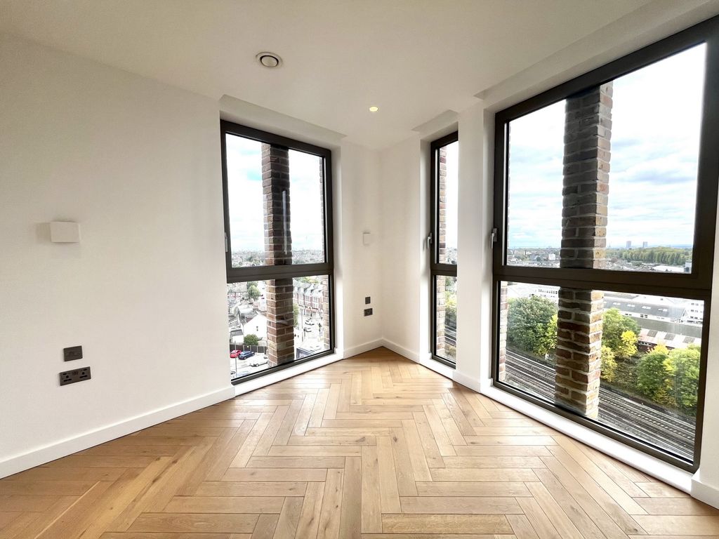 Property photo 3 of 11 Photo 11