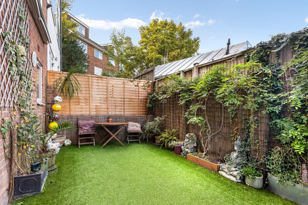 Property photo 3 of 25