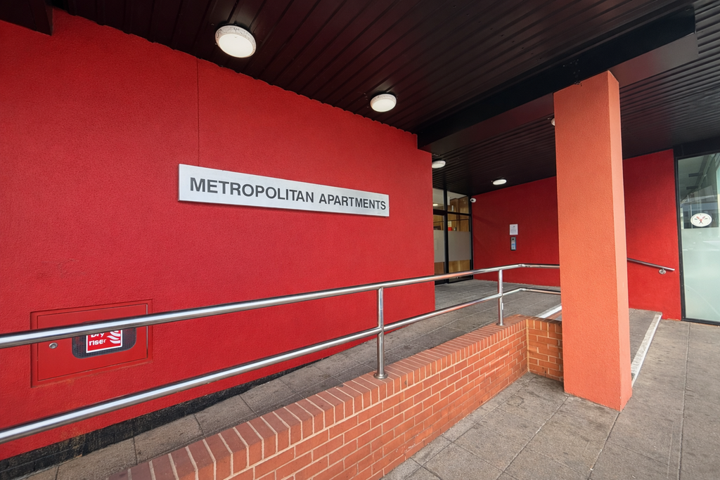 Property photo 2 of 7 Entrance