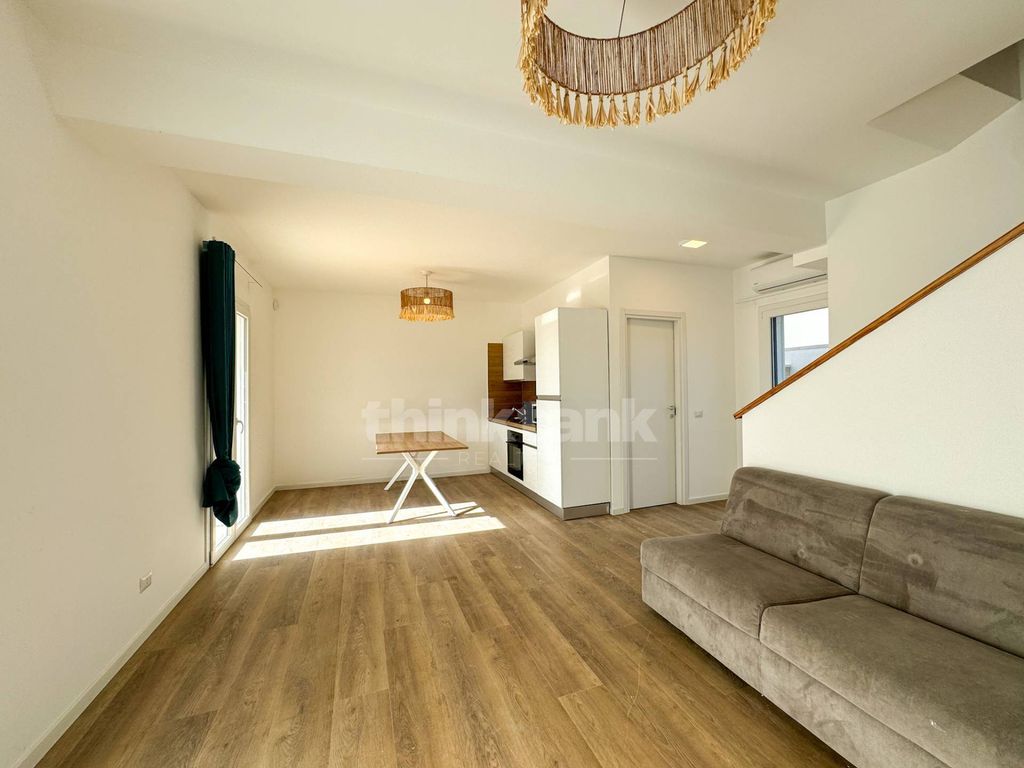 Property photo 2 of 32