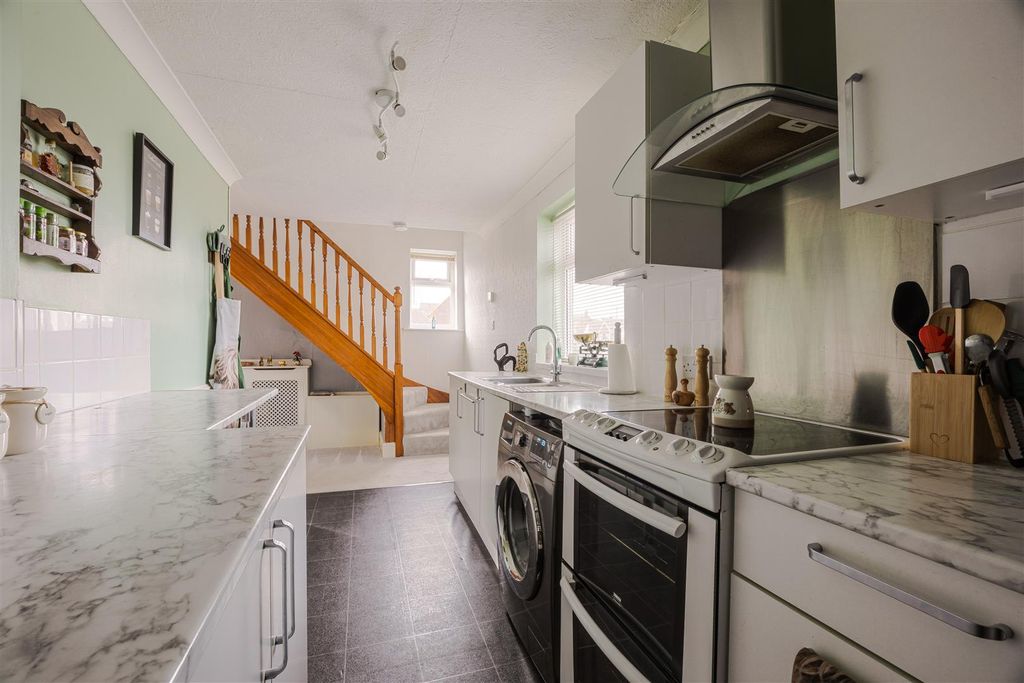 Property photo 3 of 12 Kitchen