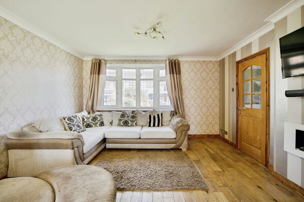 Property photo 3 of 35 Pbox-Img.Jpg