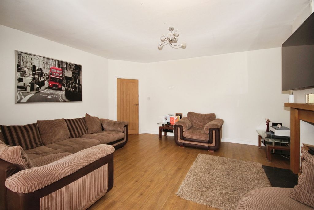 Property photo 2 of 17 Photo