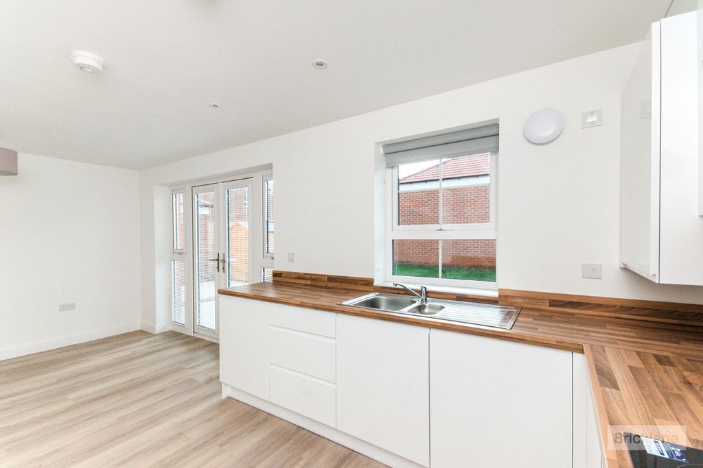 Property photo 3 of 14 Kitchen