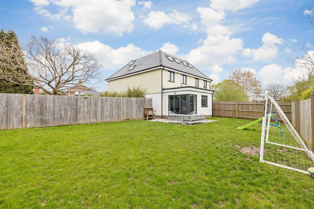 Property photo 2 of 28