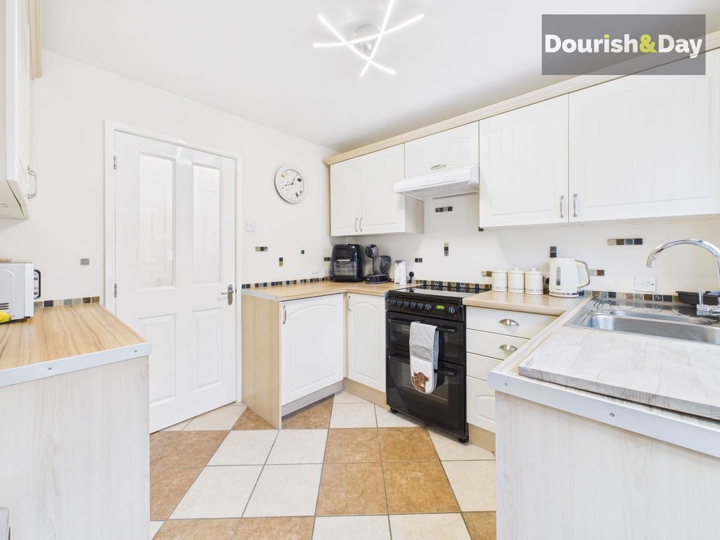 Property photo 2 of 18 Kitchen