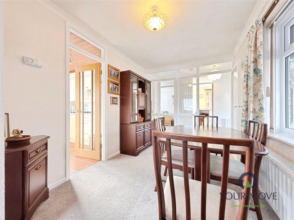 Property photo 3 of 15 Dining Area