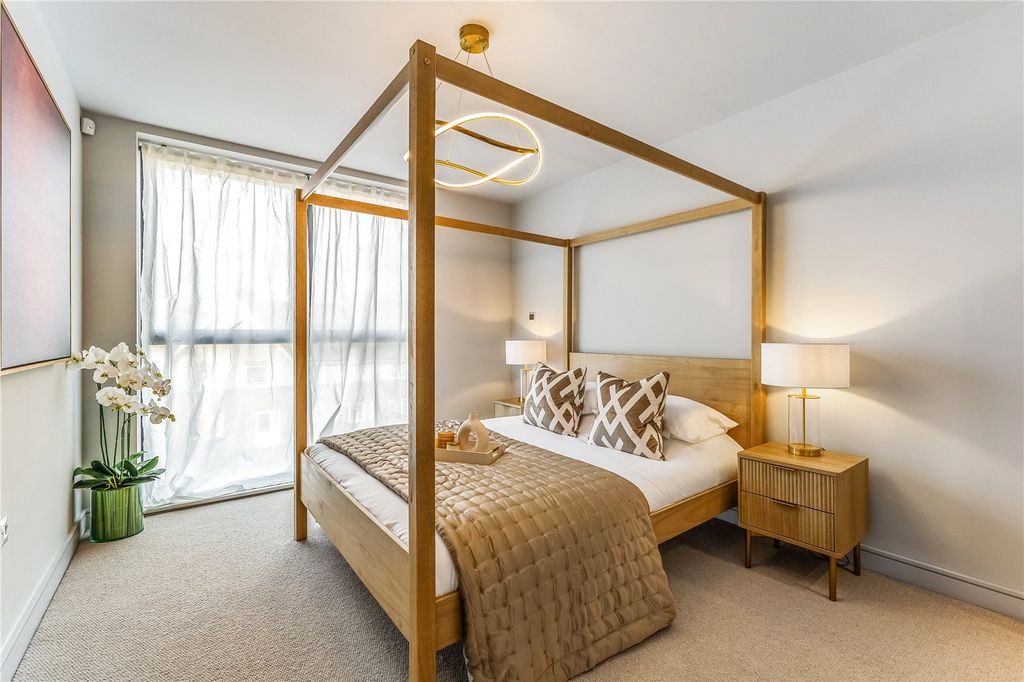 Property photo 2 of 21 Show Apartment