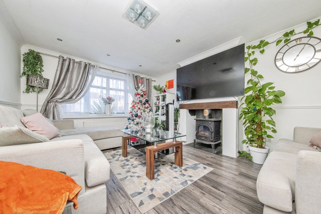 Property photo 3 of 20 Pbox-Img.Jpg