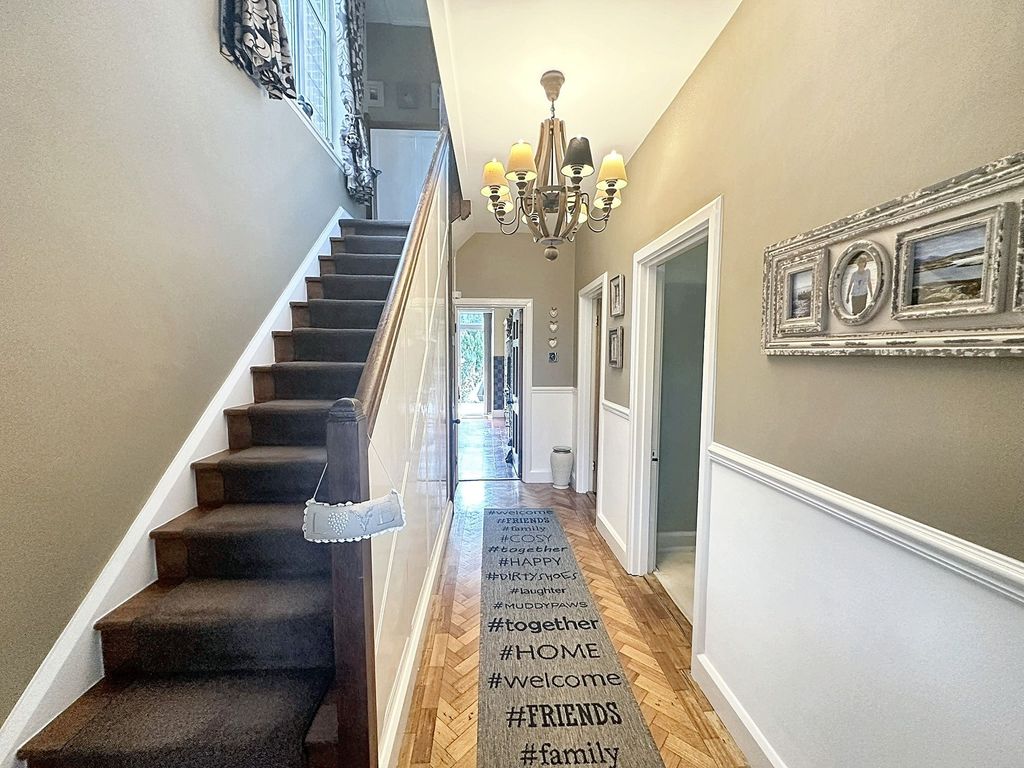 Property photo 3 of 17 Hallway