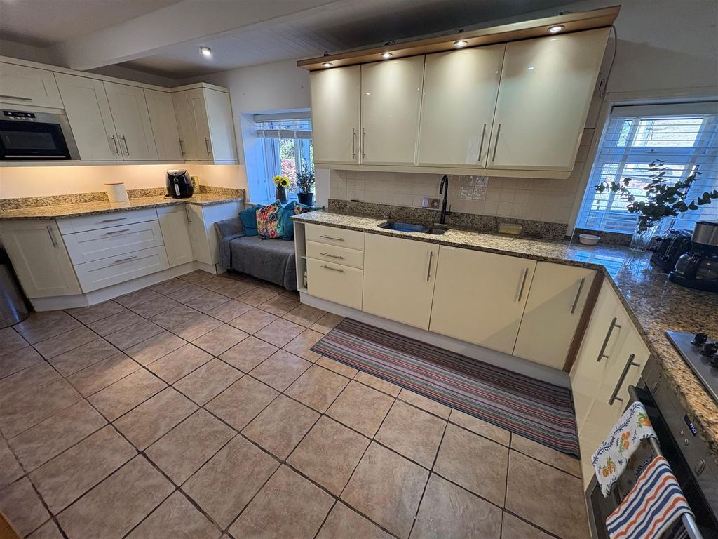 Property photo 3 of 27