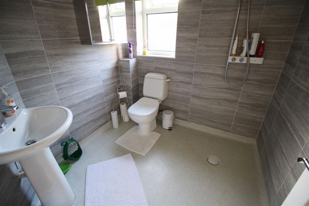 Additional image 18 of 4 bed detached bungalow for saleKingsdon Lane, Harlow CM17