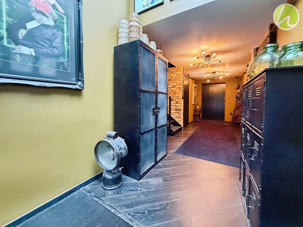 Property photo 2 of 42