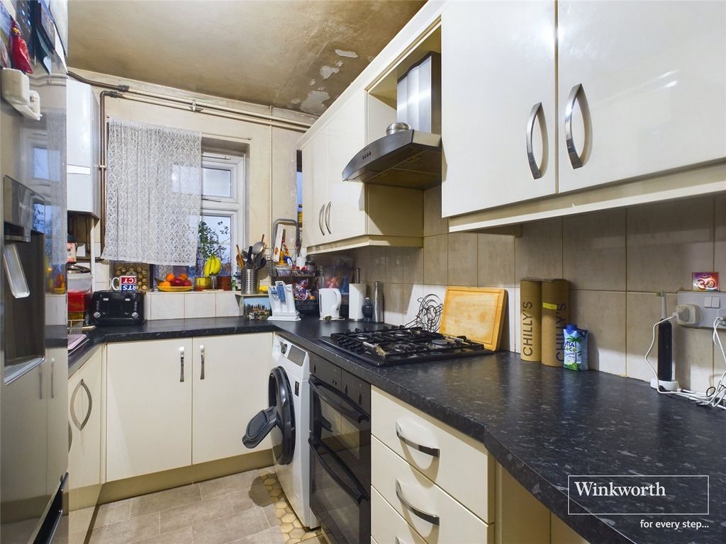 Property photo 2 of 7 Kitchen