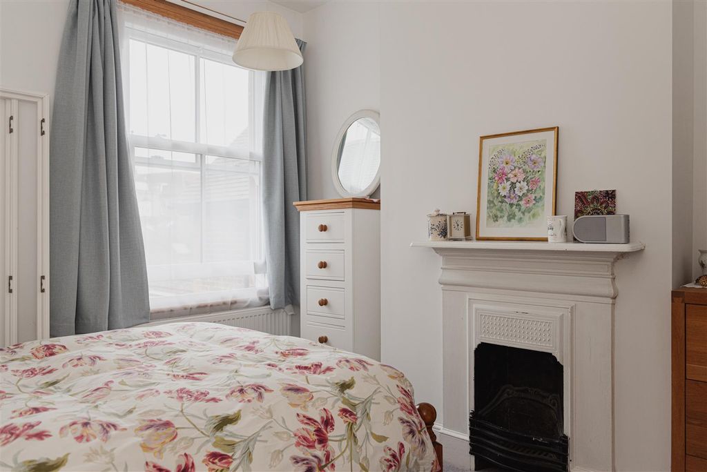 Additional image 14 of 4 bed semi-detached house for saleDeerings Road, Reigate RH2