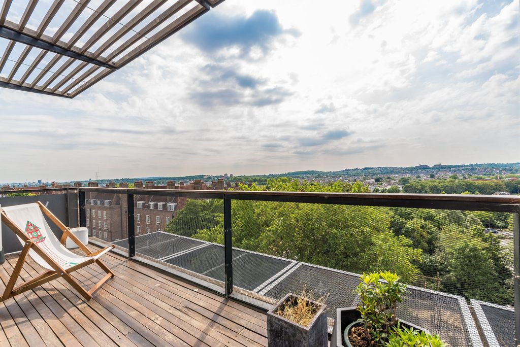 Property photo 2 of 18