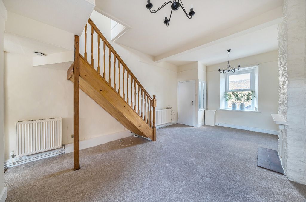 Property photo 2 of 19 1347780-11-68B992...