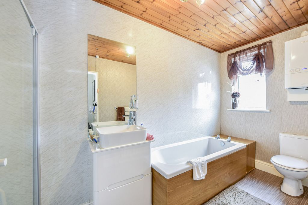 Property photo 3 of 20 Bathroom