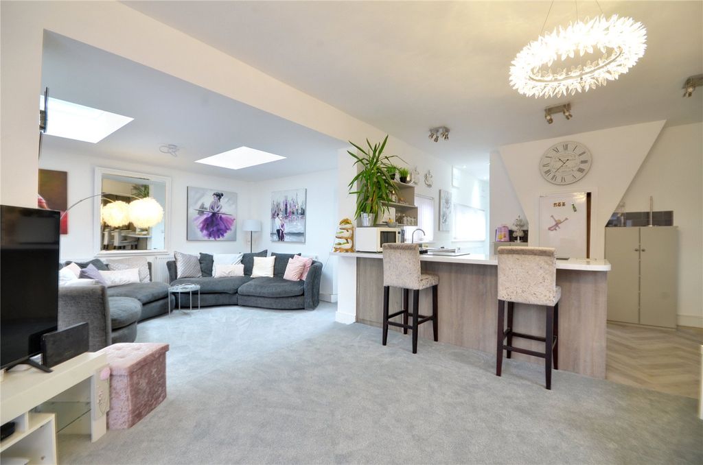 Property photo 3 of 20 Kitchen/Living Room