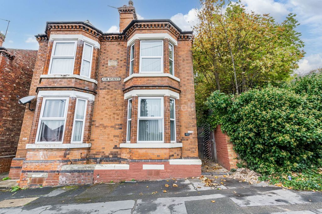 Property photo 2 of 23