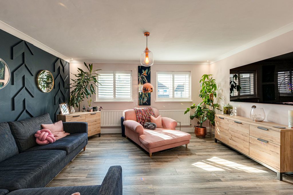 Property photo 2 of 31