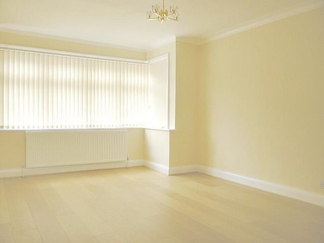 Property photo 1 of 7 Living Room