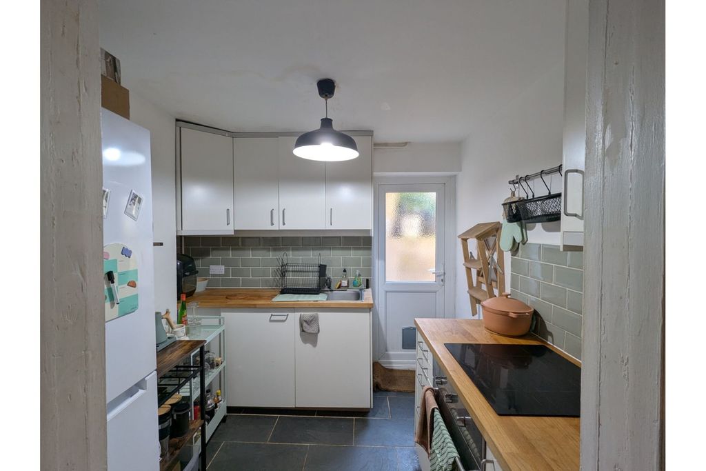 Property photo 2 of 10 Kitchen